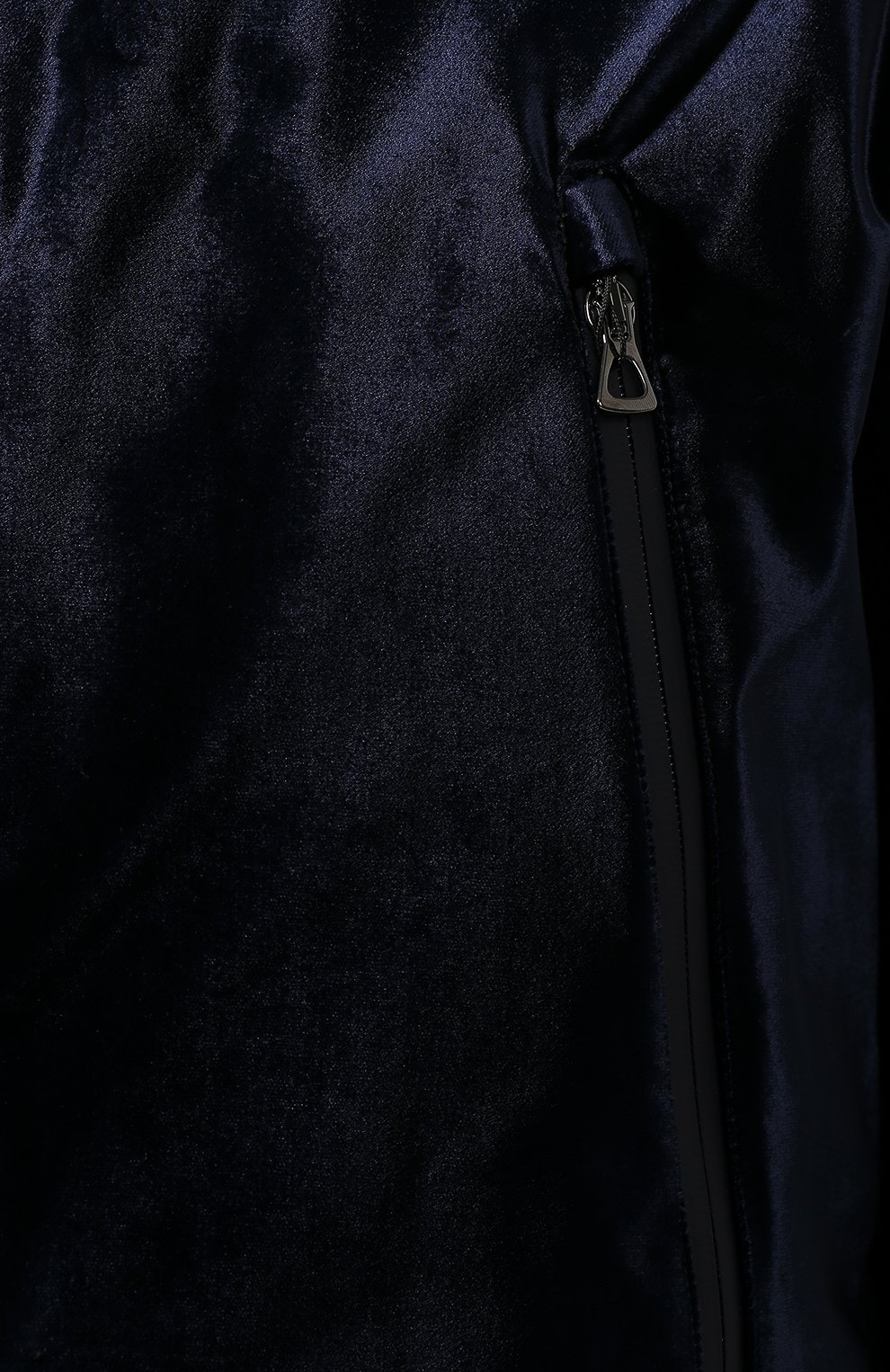 Мужская лыжная куртка GIORGIO ARMANI темно-синего цвета, арт. 3GSG2A/SN91Z | Фото 5 (Кросс-КТ: Куртка, Пуховик, другое; Мужское Кросс-КТ: пуховик-короткий, Пуховик-верхняя одежда, Верхняя одежда; Рукава: Длинные; Материал сплава: Проставлено, Проверено; Материал подклада: Синтетический материал, Вискоза; Материал внешний: Вискоза; Статус проверки: Проверено; Драгоценные камни: Проставлено; Длина (верхняя одежда): Короткие)