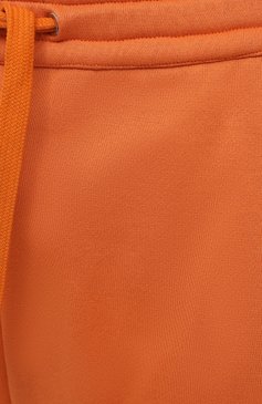 Мужские хлопковые шорты VALENTINO оранжевого цвета, арт. VV0MD02D7FH | Фото 5 (Принт: Без принта; Случай: Повседневный; Длина Шорты М: Ниже колена; Региональные ограничения белый список (Axapta Mercury): RU; Кросс-КТ: Трикотаж; Материал сплава: Проставлено; Материал внешний: Хлопок; Стили: Спорт-шик; Драгоценные камни: Проставлено)