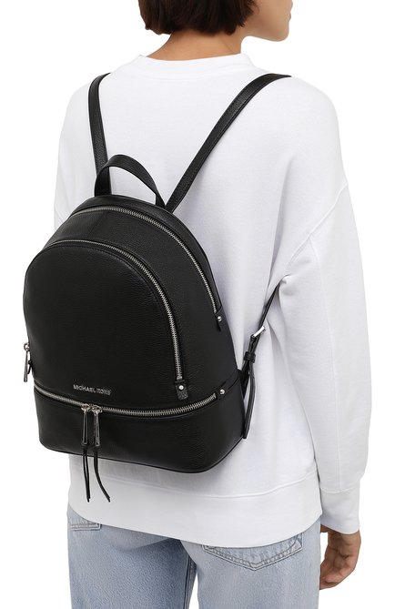 Женский рюкзак rhea zip small MICHAEL MICHAEL KORS черного цвета, арт. 30S5SEZB1L | Фото 2 (Материал: Натуральная кожа; Размер: mini; Стили: Кэжуэл)