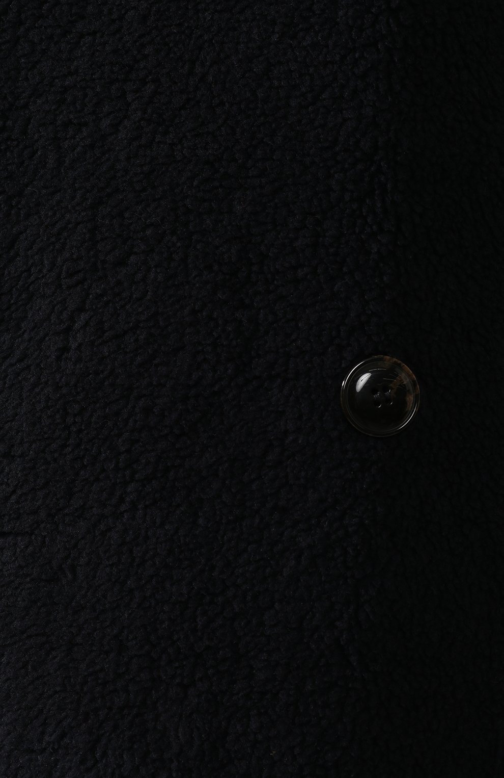 Мужской шерстяное пальто GIORGIO ARMANI темно-синего цвета, арт. 9WG0L037/T017S | Фото 5 (Материал внешний: Шерсть; Рукава: Длинные; Материал внутренний: Не назначено; Материал сплава: Проставлено; Материал подклада: Синтетический материал; Длина (верхняя одежда): Длинные; Драгоценные камни: Проставлено; Мужское Кросс-КТ: пальто-верхняя одежда; Стили: Кэжуэл; Статус проверки: Проверена категория)