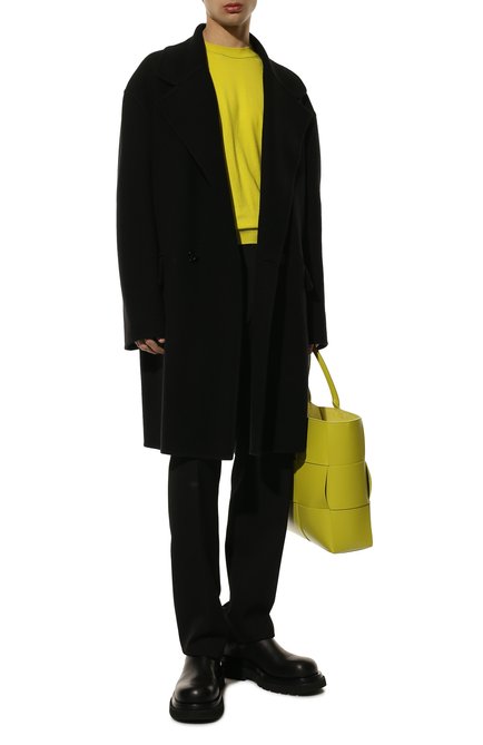 Мужской кашемировое пальто BOTTEGA VENETA черного цвета, арт. 686160/VF3W0 | Фото 2 (Материал внешний: Шерсть, Кашемир; Длина (верхняя одежда): До колена; Рукава: Длинные; Мужское Кросс-КТ: пальто-верхняя одежда; Стили: Минимализм)