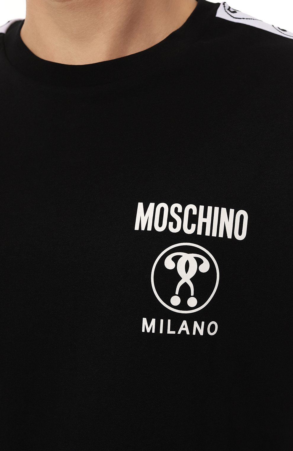Мужская хлопковая футболка MOSCHINO черного цвета, арт. A0708/7041 | Фото 5 (Рукава: Короткие; Длина (для топов): Стандартные; Принт: С принтом; М�атериал сплава: Проставлено; Материал внешний: Хлопок; Стили: Спорт-шик; Драгоценные камни: Проставлено)