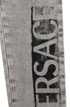 Детские джинсы VERSACE серого цвета, арт. YD000245/A236335/4A-6A | Фото 3 (Материал внешний: Хлопок)