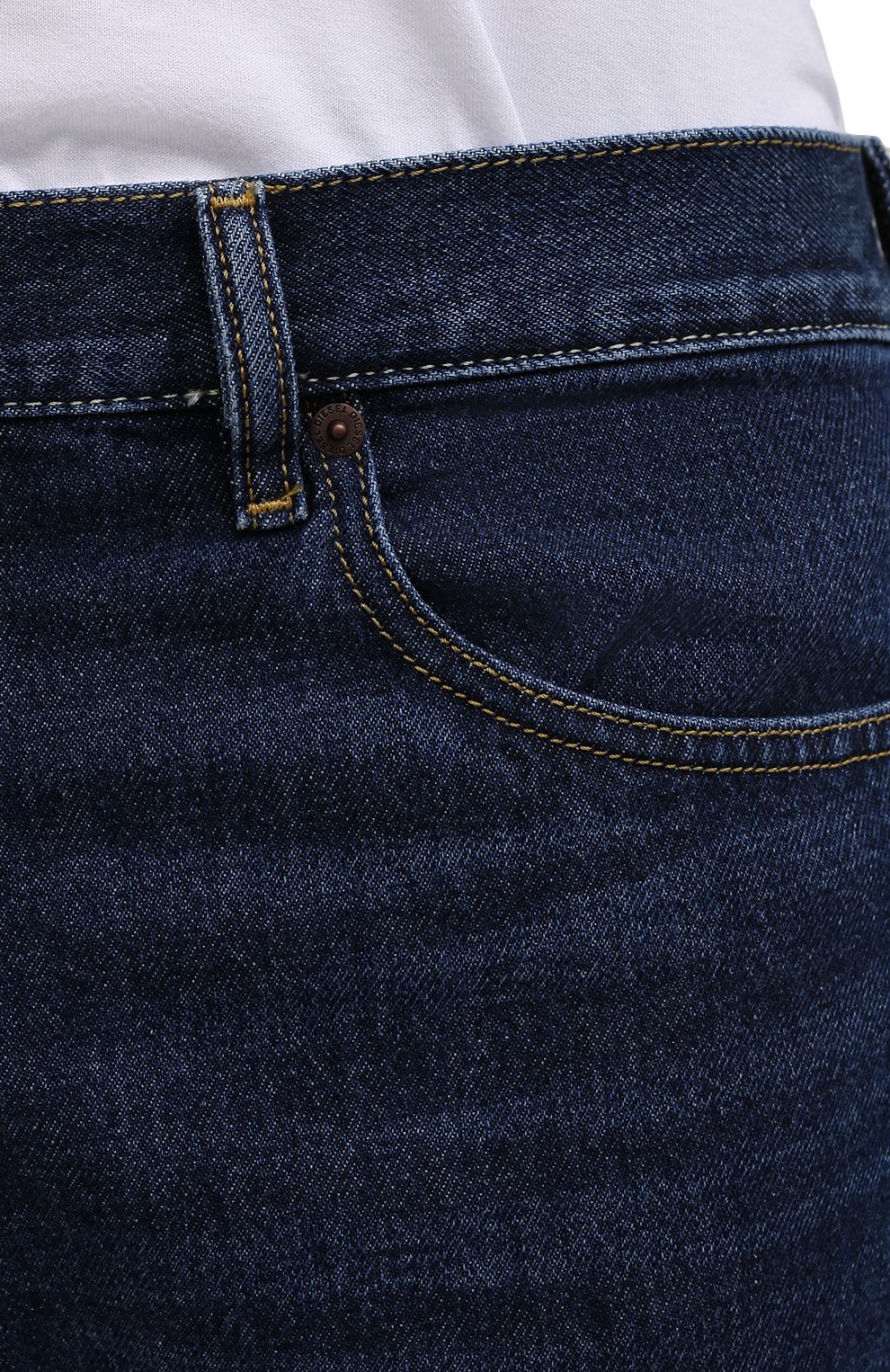 Мужские джинсы DIESEL темно-синего цвета, арт. A03568/09C03 | Фото 5 (Силуэт М (брюки): Прямые; Кросс-КТ: Деним; Длина (брюки, джинсы): Стандартные; Материал сплава: Проставлено; Материал внешний: Хлопок, Деним; Детали: Потертости; Драгоценные камни: Проставлено; Стили: Кэжуэл)