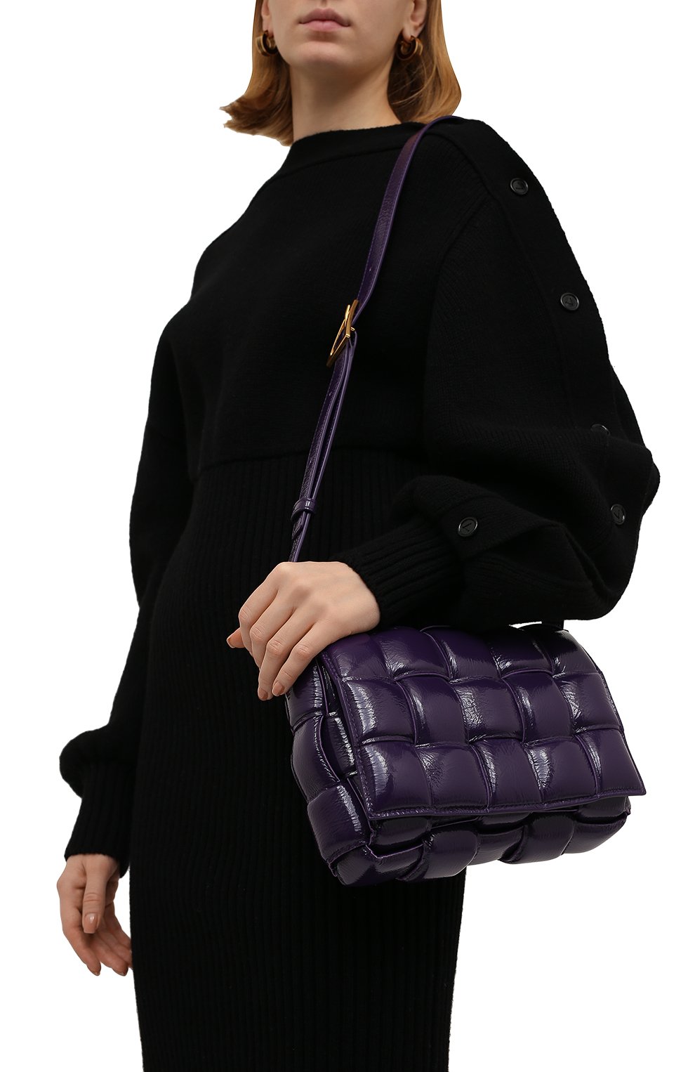 Женская сумка padded cassette BOTTEGA VENETA фиолетового цвета, арт. 591970/V13Y1 | Фото 2 (Сумки-технические: Сумки через плечо; Размер: medium; Материал: Натуральная кожа; Ремень/цепочка: На ремешке)