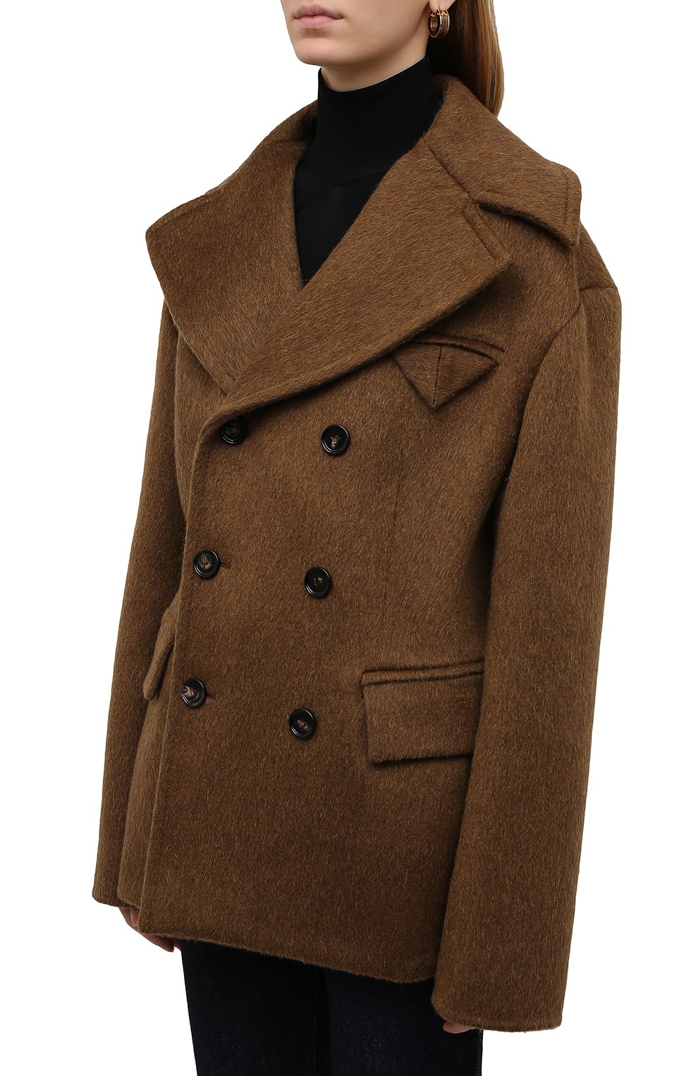 Женское пальто BOTTEGA VENETA коричневого цвета, арт. 666490/V0XS0 | Фото 3 (Материал внешний: Шерсть; Рукава: Длинные; Стили: Гламурный; Длина (верхняя одежда): Короткие; Материал подклада: Вискоза; 1-2-бортные: Двубортные)