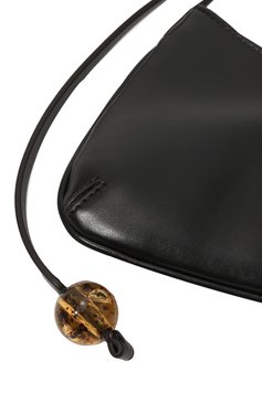 Женская сумка le bisou perle JACQUEMUS черн ого цвета, арт. 23E/231BA057-3000 | Фото 3 (Сумки-технические: Сумки через плечо; Размер: medium; Материал: Натуральная кожа; Материал сплава: Проставлено; Драгоценные камни: Проставлено)