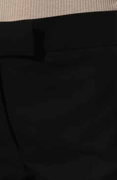 Женские шерстяные шорты-бермуды TOM FORD черного цвета, арт. PAW459-FAX909 | Фото 5 (Женское Кросс-КТ: Шорты-одежда; Материал внешний: Шерсть; Региональные ограничения белый список (Axapta Mercury): Не проставлено; Кросс-КТ: Широкие; Материал сплава: Проставлено; Нос: Не проставлено; Длина Ж (юбки, платья, шорты): Миди; Драгоценные камни: Проставлено; Материал подклада: Вискоза; Стили: Кэжуэл)