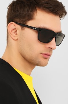 Женские солнцезащитные очки OAKLEY черного цвета, арт. 9420-942001 | Фото 2 (Кросс-КТ: С/з-унисекс; Региональные ограничения белый список (Axapta Mercury): RU; Тип очков: С/з; Оптика Гендер: оптика-унисекс; Очки форма: Прямоугольные)