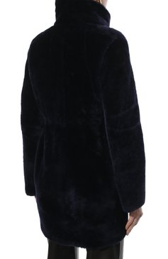 Женская двусторонняя дубленка LORO PIANA темно-синего цвета, арт. FAF9081 | Фото 7 (Рукава: Длинные; Материал внешний: Натуральный мех; Длина (верхняя одежда): До середины бедра; Стили: Кэжуэл)