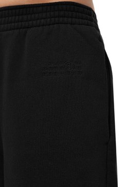 Женские брюки MM6 черного цвета, арт. S52KA0468/S25605 | Фото 5 (Силуэт Ж (брюки и джинсы): Широкие; Длина (брюки, джинсы): Стандартные; Женское Кросс-КТ: Брюки-одежда; Материал внешний: Синтетический материал, Хлопок; Материал сплава: Проставлено; Драгоценные камни: Проставлено; Стили: Минимализм)
