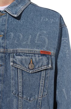 Мужская джинсовая куртка MARTINE ROSE синего цвета, арт. CMRSS23201 | Фото 5 (Кросс-КТ: Куртка, Деним; Рукава: Длинные; Стили: Гранж; Материал сплава: Проставлено; Материал внешний: Хлопок, Деним; Драгоценные к амни: Проставлено; Длина (верхняя одежда): Короткие)