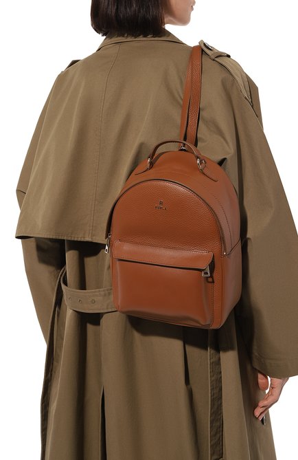 Женский рюкзак favola small FURLA коричневого цвета, арт. WB00897/BX0176 | Фото 2 (Материал: Натуральная кожа; Размер: mini; Стили: Кэжуэл)