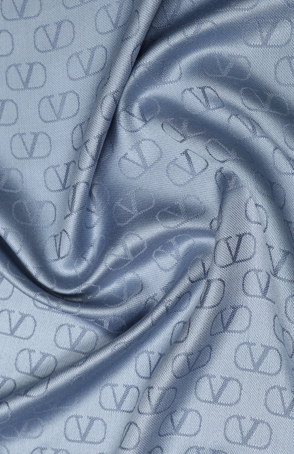 Женская шаль из смеси шелка и шерсти VALENTINO голубого цвета, арт. TW2ED007/AJB | Фото 2 (Материал: Текстиль, Шерсть, Шелк; Региональные ограничения белый список (Axapta Mercury): RU)