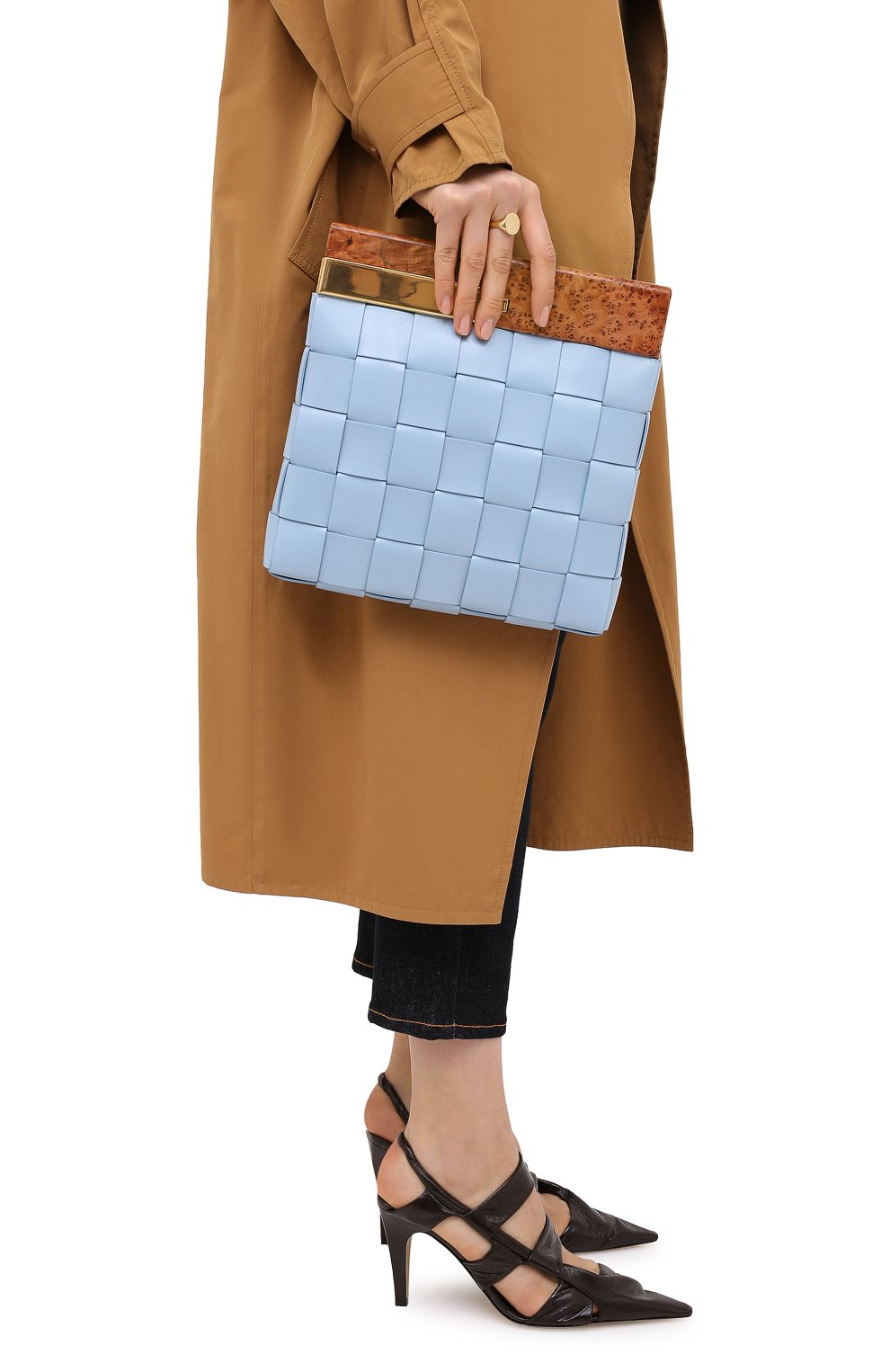 Женский клатч bv snap BOTTEGA VENETA голубого цвета, арт. 618131/VCQC3 | Фото 5 (Случай: Вечерний; Размер: medium; Материал: Натуральная кожа; Региональные ограничения белый список (Axapta Mercury): RU; Женское Кросс-КТ: Клатч-клатчи)