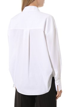 Женская хлопковая рубашка LORENA ANTONIAZZI белого цвета, арт. CA01A/3434 | Фото 4 (Рукава: Длинные; Женское Кросс-КТ: Рубашка-одежда; Длина (для топов): Удлиненные; Материал сплава: Проставлено; Материал внешний: Хлопок; Драгоценные камни: Проставлено; Стили: Кэжуэл)