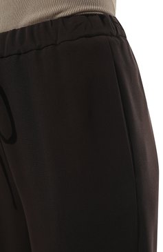 Женские шелковые брюки VALENTINO коричневого цвета, арт. XB3RB4D41MM | Фото 5 (Силуэт Ж (брюки и джинсы): Широкие; Материал внешний: Шелк; Женское Кросс-КТ: Брюки-одежда; Длина (брюки, джинсы): Укороченные; Стили: Кэжуэл)
