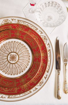 Обеденная тарелка aux rois roug BERNARDAUD красного цвета, арт. G653/13 | Фото 2 (Интерьер Кросс-КТ: Обеденная посуда; Ограничения доставки: fragile-2)