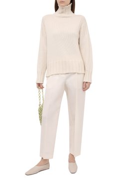 Женские хлопковые брюки JIL SANDER светло-бежевого цвета, арт. JSWS306602-WS252100 | Фото 2 (Материал внешний: Шелк, Хлопок; Длина (брюки, джинсы): Стандартные; Женское Кросс-КТ: Брюки-одежда; Силуэт Ж (брюки и джинсы): Прямые; Региональные ограничения белый список (Axapta Mercury): RU; Стили: Кэжуэл)