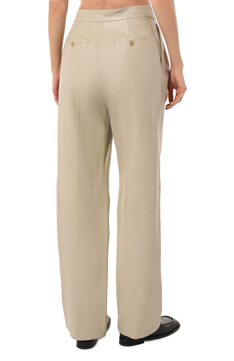 Женские кожаные брюки GUCCI светло-серого цвета, арт. 671376 XNAPL | Фото 4 (Силуэт Ж (брюки и джинсы): Широкие; Длина (брюки, джинсы): Стандартные; Женское Кросс-КТ: Брюки-одежда, Кожаные брюки; Материал внешний: Натуральная кожа; Стили: Кэжуэл)