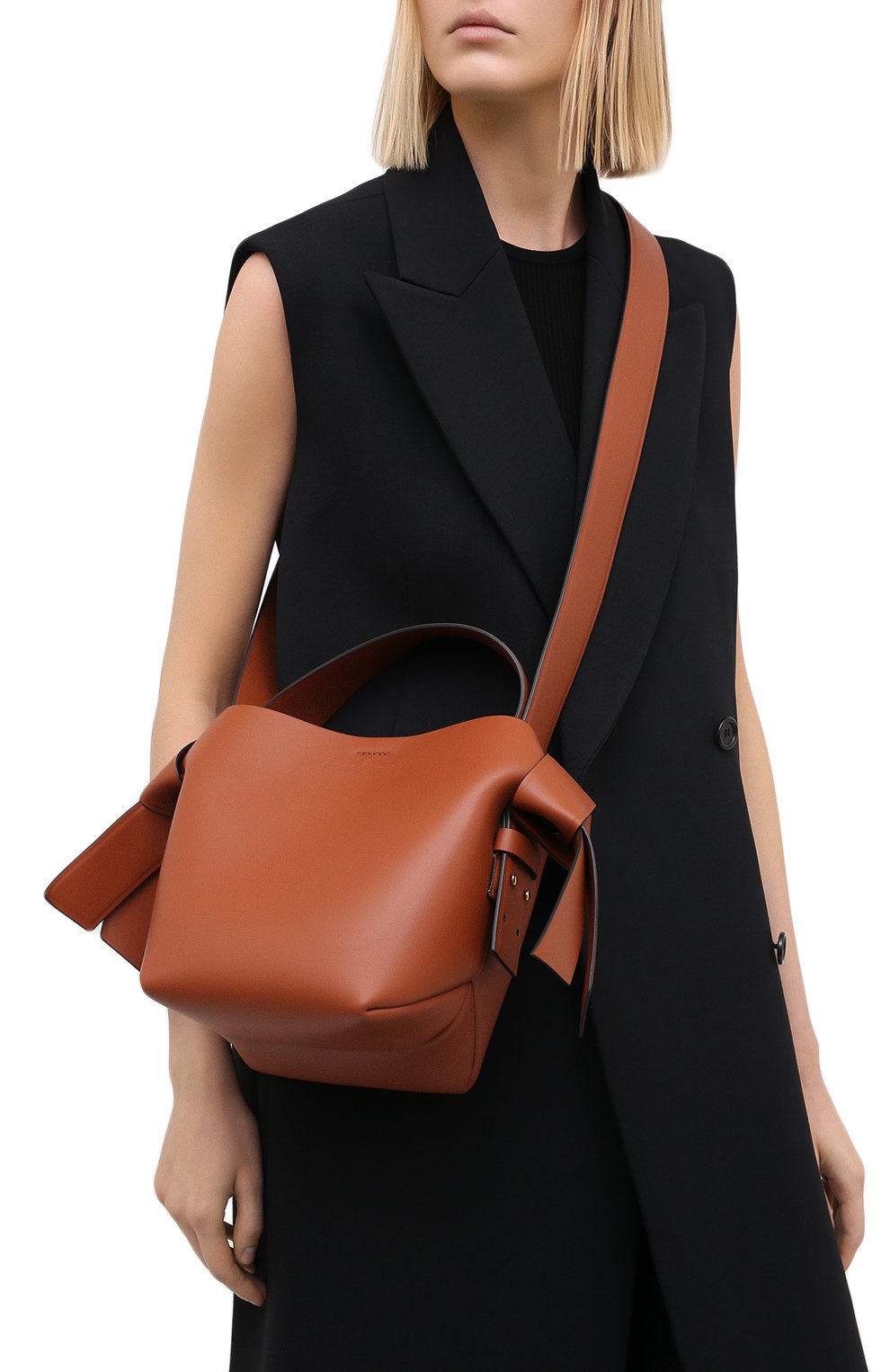Женская сумка musubi mini ACNE STUDIOS коричневого цвета, арт. A10093 | Фото 5 (Сумки-технические: Сумки через плечо, Сумки top-handle; Материал: Натуральная кожа; Размер: mini; Ремень/цепочка: На ремешке)