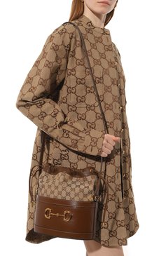 Женская сумка horsebit 1955 GUCCI коричневого цвета, арт. 602118 1DBUG | Фото 2 (Сумки-технические: Сумки через плечо; Размер: medium; Материал: Натуральная кожа; Ремень/цепочка: На ремешке)