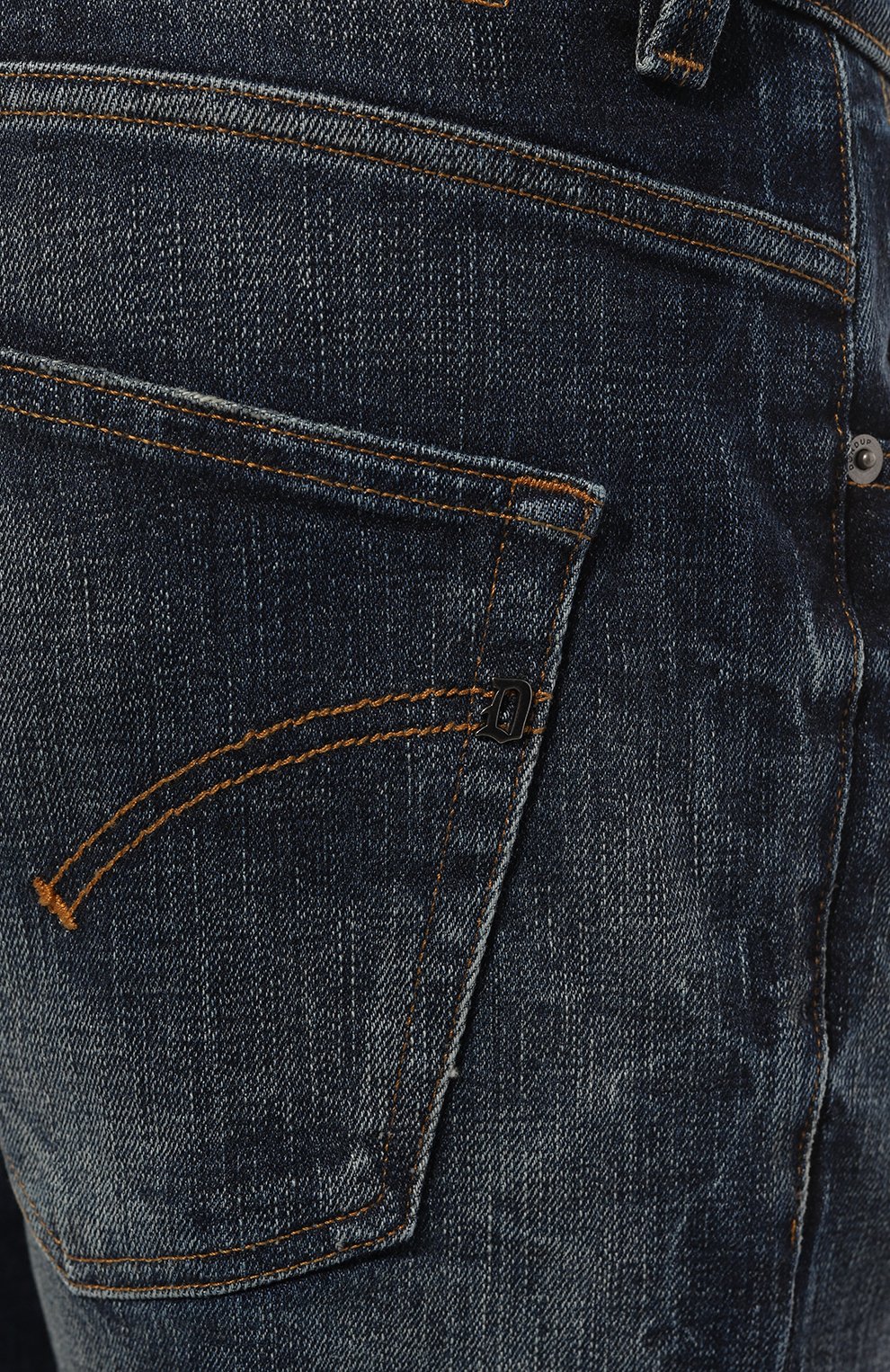 Мужские джинсы DONDUP темно-синего цвета, арт. UP434/DS0152U GG8 | Фото 5 (Силуэт М (брюки): Прямые; Кросс-КТ: Деним; Длина (брюки, джинсы): Стандартные; Материал сплава: Проставлено; Мат ериал внешний: Хлопок, Деним; Детали: Потертости; Драгоценные камни: Проставлено; Стили: Кэжуэл)