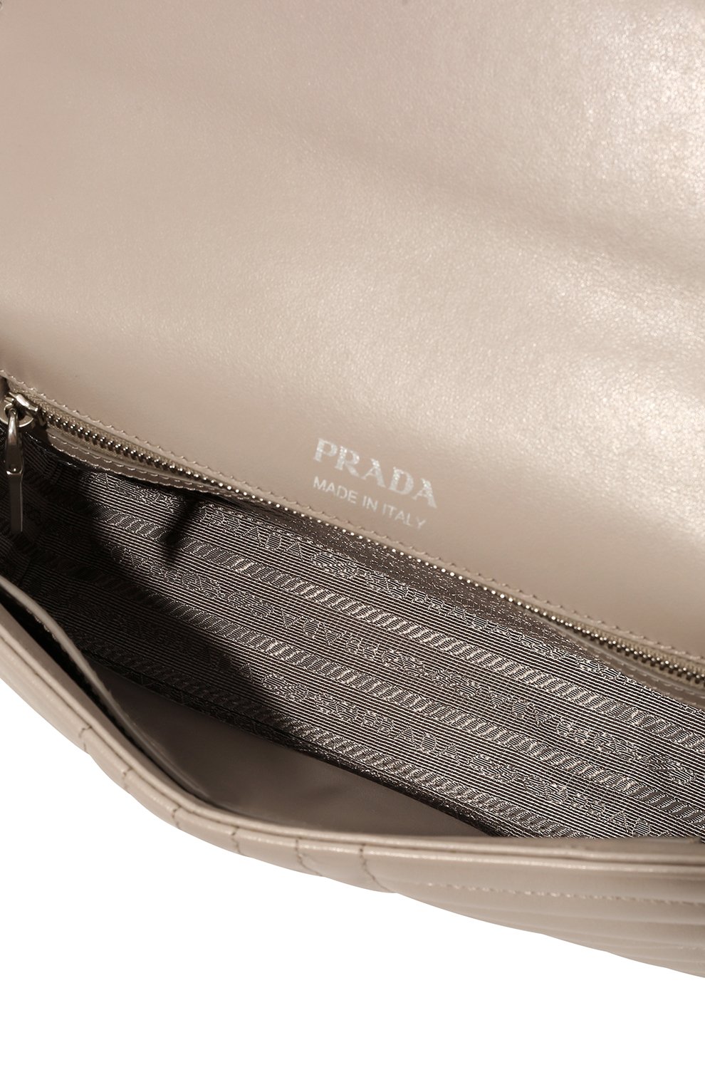 Женская сумка PRADA бежевого цвета, арт. 1BD108-2D91-F0CH4-COI | Фото 4 (Сумки-технические: Сумки через плечо; Материал: Натуральная кожа; Размер: small)