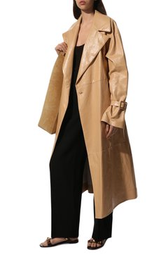 Женские кожаные сандалии roman stud runway VALENTINO темно-коричневого цвета, арт. VW0S0BU8/ZWM | Фото 2 (Каблук высота: Низкий; Материал внутренний: Натуральная кожа; Региональные ограничения белый список (Axapta Mercury): RU; Подошва: Плоская; Длина стельки: 23,3, 23,6, 24,0, 24,3, 24,6, 25,0, 25,3, 25,6, 26,0, 26,3, 26,6)