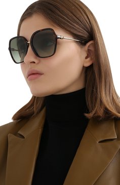 Женские солнцезащитные очки VALENTINO коричневого цвета, арт. 4077-50028E | Фото 2 (Региональные ограничения белый список (Axapta Mercury): RU; Тип очков: С/з; Очки форма: Бабочка)
