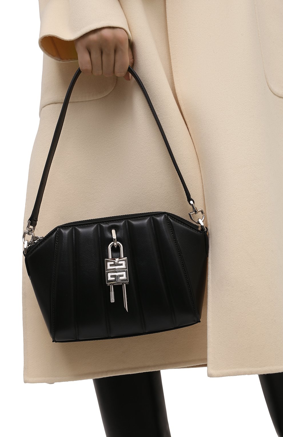 Женская сумка antigona lock xs GIVENCHY черного цвета, арт. BB50KDB16J | Фото 2 (Сумки-технические: Сумки top-handle; Материал: Натуральная кожа; Размер: mini; Ремень/цепочка: На ремешке)