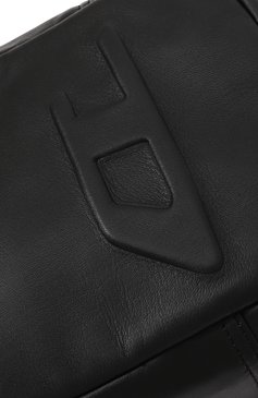 Мужская кожаная сумка DIESEL черного цвета, арт. X09763/P2809 | Фото 3 (Материал: Натуральная кожа; Материал сплава: Проставлено; Ремень/цепочка: На ремешке; Драгоценные камни: Проставлено; Размер: small)
