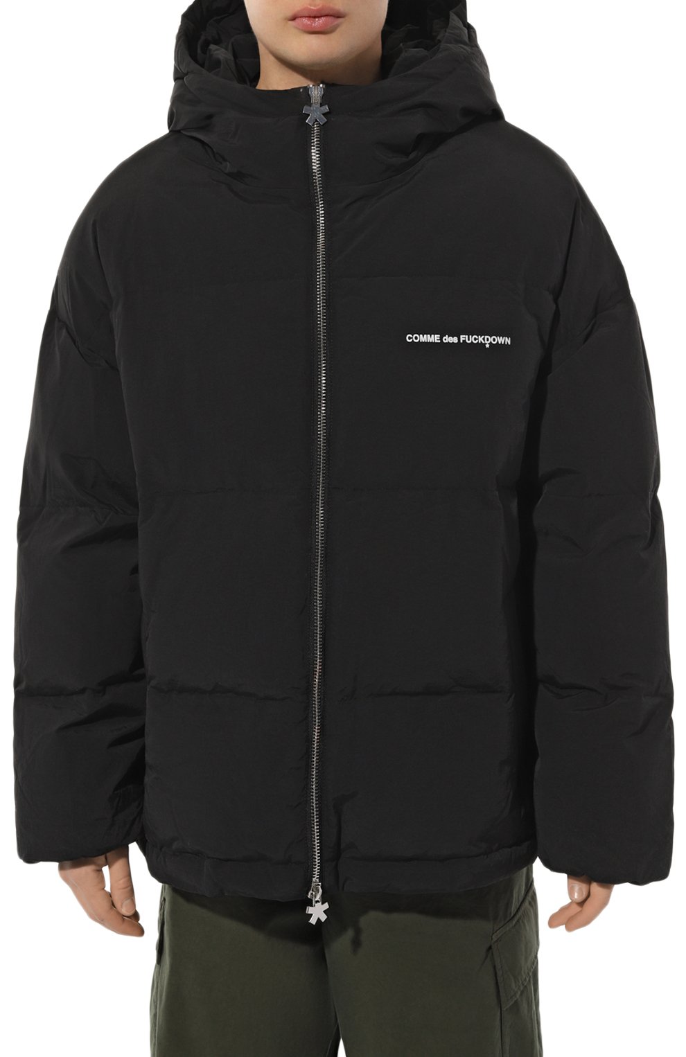 Мужская утепленная куртка COMME DES FUCKDOWN черного цвета, арт. CDFU2463 | Фото 3 (Кросс-КТ: Куртка; Рукава: Длинные; Длина (верхняя одежда): До середины бедра; Материал внешний: Синтетический материал; Мужское Кросс-КТ: утепленные куртки; Материал сплава: Проставлено;  Материал подклада: Синтетический материал; Драгоценные камни: Проставлено; Стили: Кэжуэл)