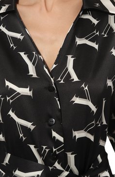 Женская шелковая рубашка YANINA черного цвета, арт. 0-2479 | Фото 5 (Материал внешний: Шелк; Рукава: Длинные; Стили: Гламурный; Женское Кросс-КТ: Рубашка-одежда; Принт: С принтом; Длина (для топов): Удлиненные; Материал сплава: Проставлено; Драгоценные камни: Проставлено)