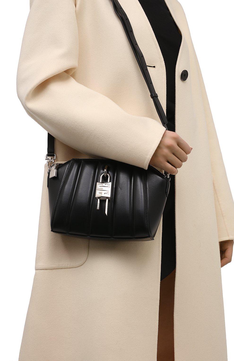 Женская сумка antigona lock xs GIVENCHY черного цвета, арт. BB50KDB16J | Фото 6 (Сумки-технические: Сумки top-handle; Материал: Натуральная кожа; Размер: mini; Ремень/цепочка: На ремешке)