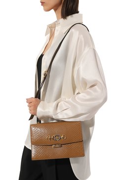 Женская сумка zumi small из кожи питона GUCCI бежевого цвета, арт. 576388 LJM0X | Фото 2 (Сумки-технические: Сумки через плечо; Материал: Экзотическая кожа, Натуральная кожа; Материал сплава: Проставлено; Ремень/цепочка: На ремешке; Драгоценные камни: Проставлено; Размер: small)
