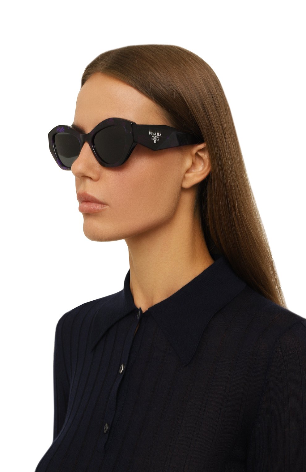 Женские солнцезащитные очки PRADA фиолетового цвета, арт. SPR07Y-E05V-F05S0-053 | Фото 2 (Материал сплава: Проставлено; Нос: Не проставлено; Материал: Пластик; Тип очков: С/з; Оптика Гендер: оптика-женское; Очки форма: Cat-eye)