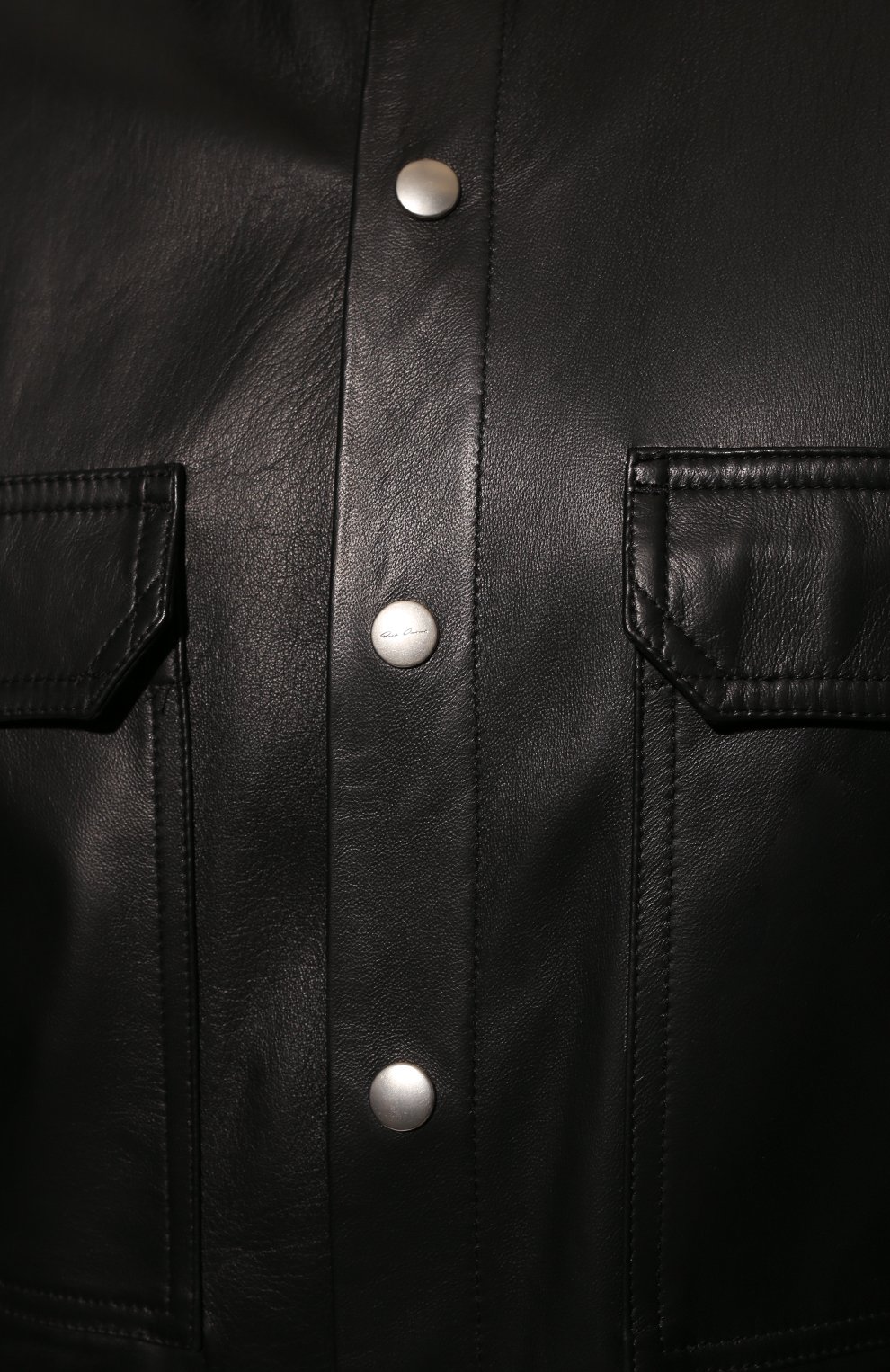 Мужская кожаная рубашка RICK OWENS черного цвета, арт. RU01B1729/LLP | Фото 5 (Воротник: Кент; Рукава: Длинные; Манжеты: На кнопках; Случай: Повседневный; Длина (для топов): Стандартные; Региональные ограничения белый список (Axapta Mercury): RU; Материал внешний: Натуральная кожа; Принт: Однотонные; Стили: Минимализм)