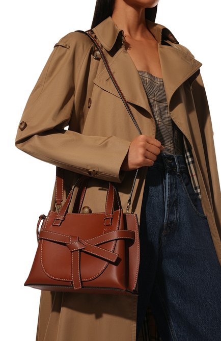 Женская сумка gate bag LOEWE коричневого цвета, арт. 321.56.Z99 | Фото 2 (Размер: small; Материал: Натуральная кожа; Ремень/цепочка: На ремешке; Сумки-технические: Сумки top-handle, Сумки через плечо)