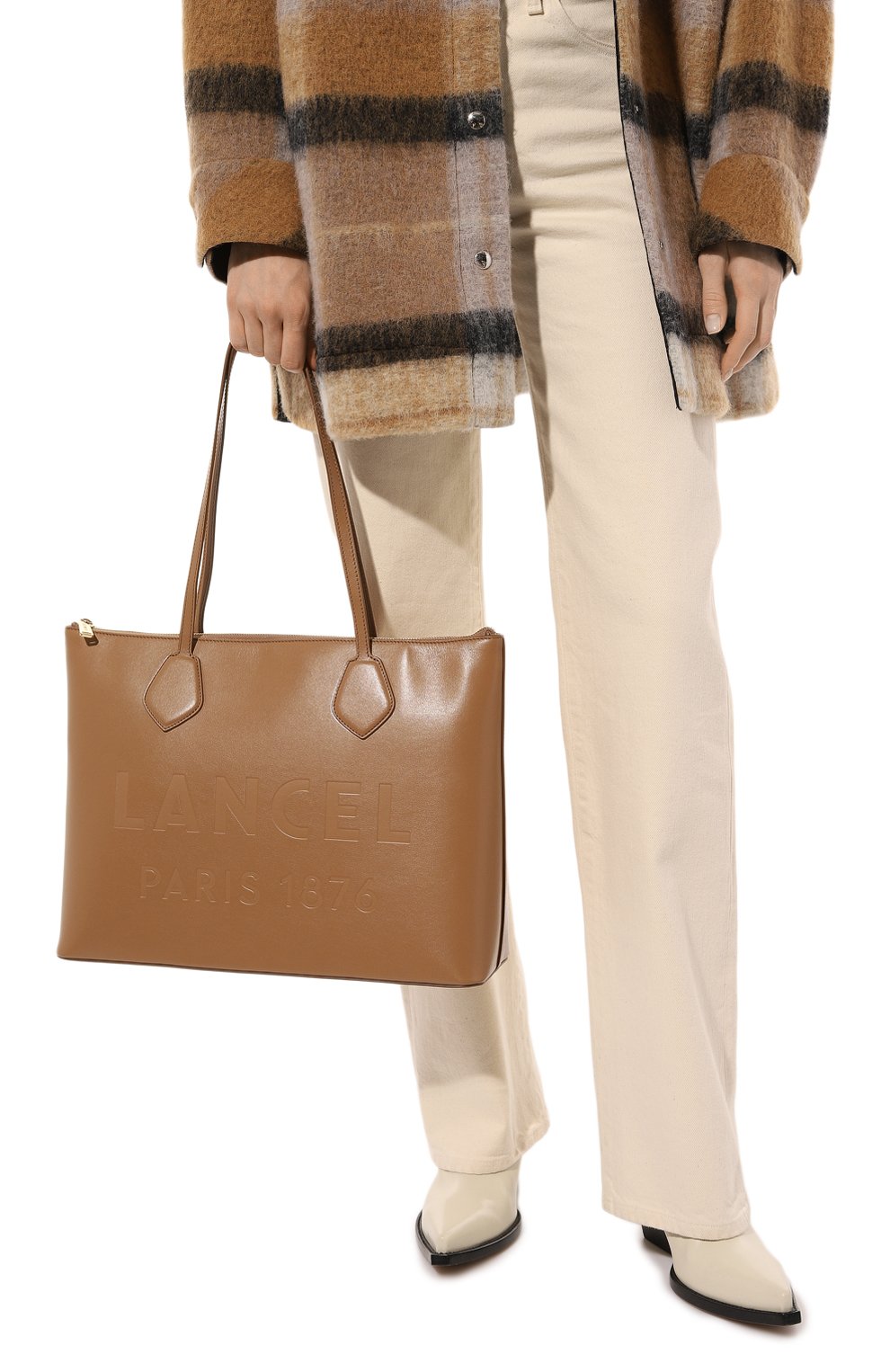 Женский сумка-тоут essential LANCEL светло-коричневого цвета, арт. A12135 | Фото 2 (Сумки-технические: Сумки-шопперы; Материал: Натуральная кожа)