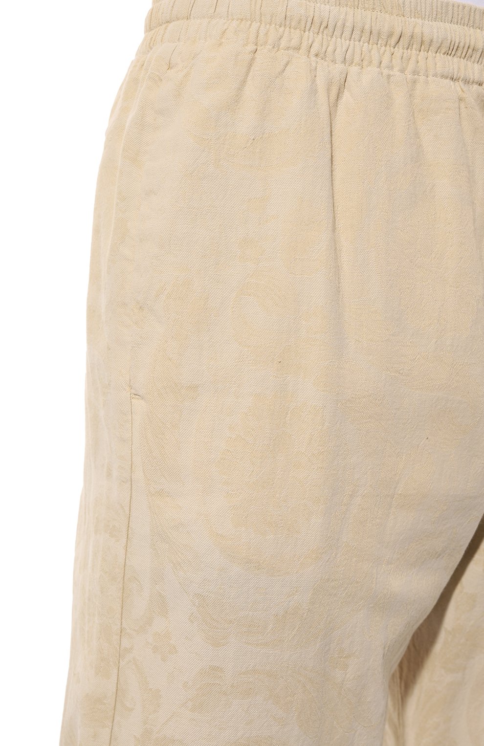 Мужские хлопковые брюки VERSACE бежевого цвета, арт. 1010715/1A07717 | Фото 10 (Длина (брюки, джинсы): Стандартные; Случай: Повседневный; Материал сплава: Проставлено; Материал внешний: Хлопок; Драгоценные камни: Проставлено; Стили: Кэжуэл)