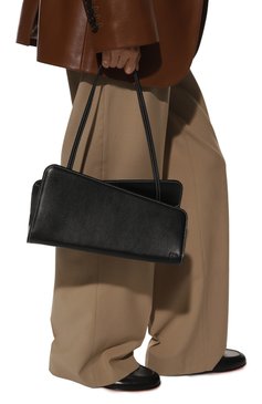 Женская сумка slant YUZEFI черного цвета, арт. YUZC0-HB-SLS-00 | Фото 2 (Сумки-технические: Сумки top-handle; Размер: medium; Материал: Натуральная кожа; Материал сплава: Проставлено; Драгоценные камни: Проставлено)