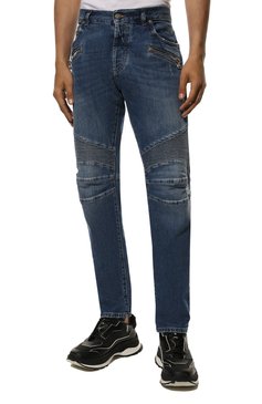 Мужские джинсы BALMAIN синего цвета, арт. WH1MH005/031D | Фото 3 (Силуэт М (брюки): Прямые; Кросс-КТ: Деним; Длина (брюки, джинсы): Стандартные; Стили: Гранж; Материал внешний: Хлопок; Детали: Потертости)