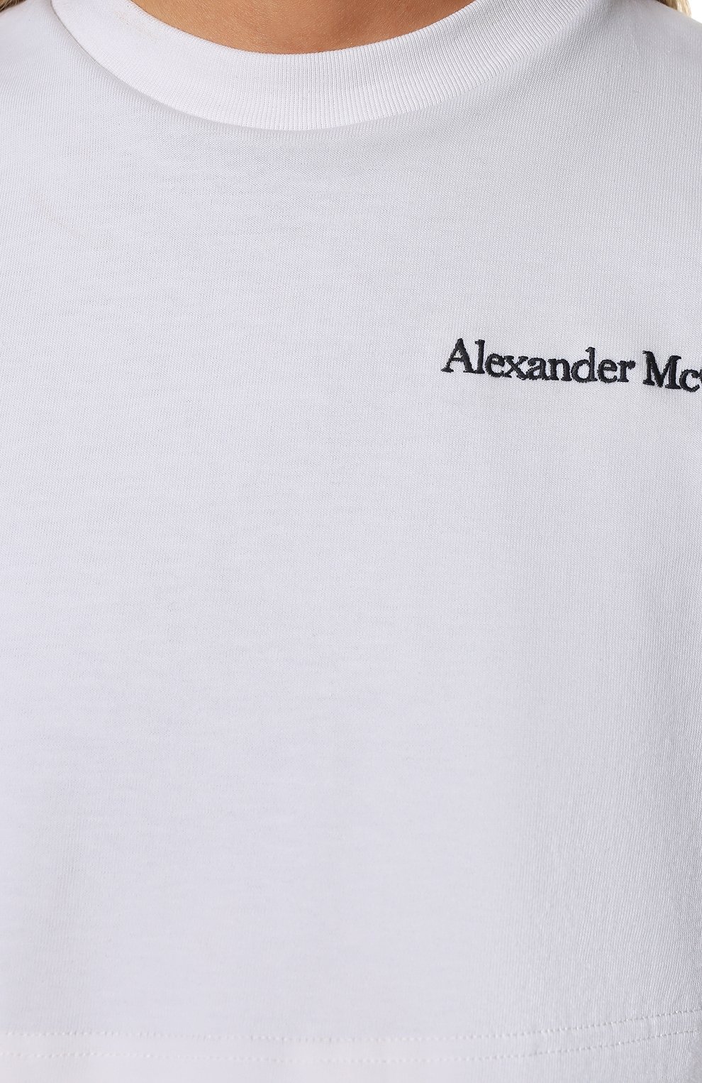 Женская хлопковая футболка ALEXANDER MCQUEEN черно-белого цвета, арт. 686805/QLAA6 | Фото 5 (Рукава: Короткие; Длина (для топов): Стандартные; Региональные ограничения белый список (Axapta Mercury): RU; Материал внешний: Хлопок; Стили: Спорт-шик; Женское Кросс-КТ: Футболка-одежда; Материал подклада: Хлопок)