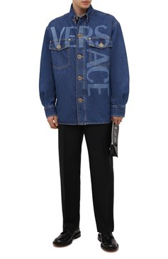 Мужская джинсовая куртка VERSACE синего цвета, арт. A89315/1A00592 | Фото 2 (Кросс-КТ: Куртка, Деним; Рукава: Длинные; Длина (верхняя одежда): До середины бедра; Материал внешний: Хлопок, Деним; Стили: Кэжуэл)