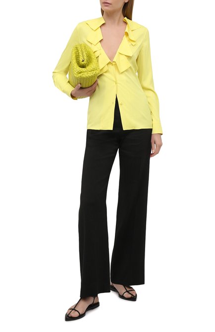 Женская блузка из вискозы BOTTEGA VENETA желтого цвета, арт. 646584/V01N0 | Фото 2 (Принт: Без принта; Стили: Минимализм; Рукава: Длинные; Длина (для топов): Стандартные; Материал внешний: Вискоза; Женское Кросс-КТ: Блуза-одежда; Региональные ограничения белый список (Axapta Mercury): RU)