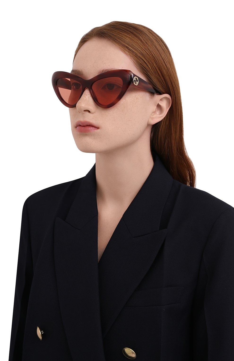 Женские солнцезащитные очки GUCCI коричневого цвета, арт. 663727/J0740 | Фото 2 (Региональные ограничения белый список (Axapta Mercury): Не проставлено; Нос: Не проставлено; Тип очков: С/з; Очки  форма: Cat-eye)