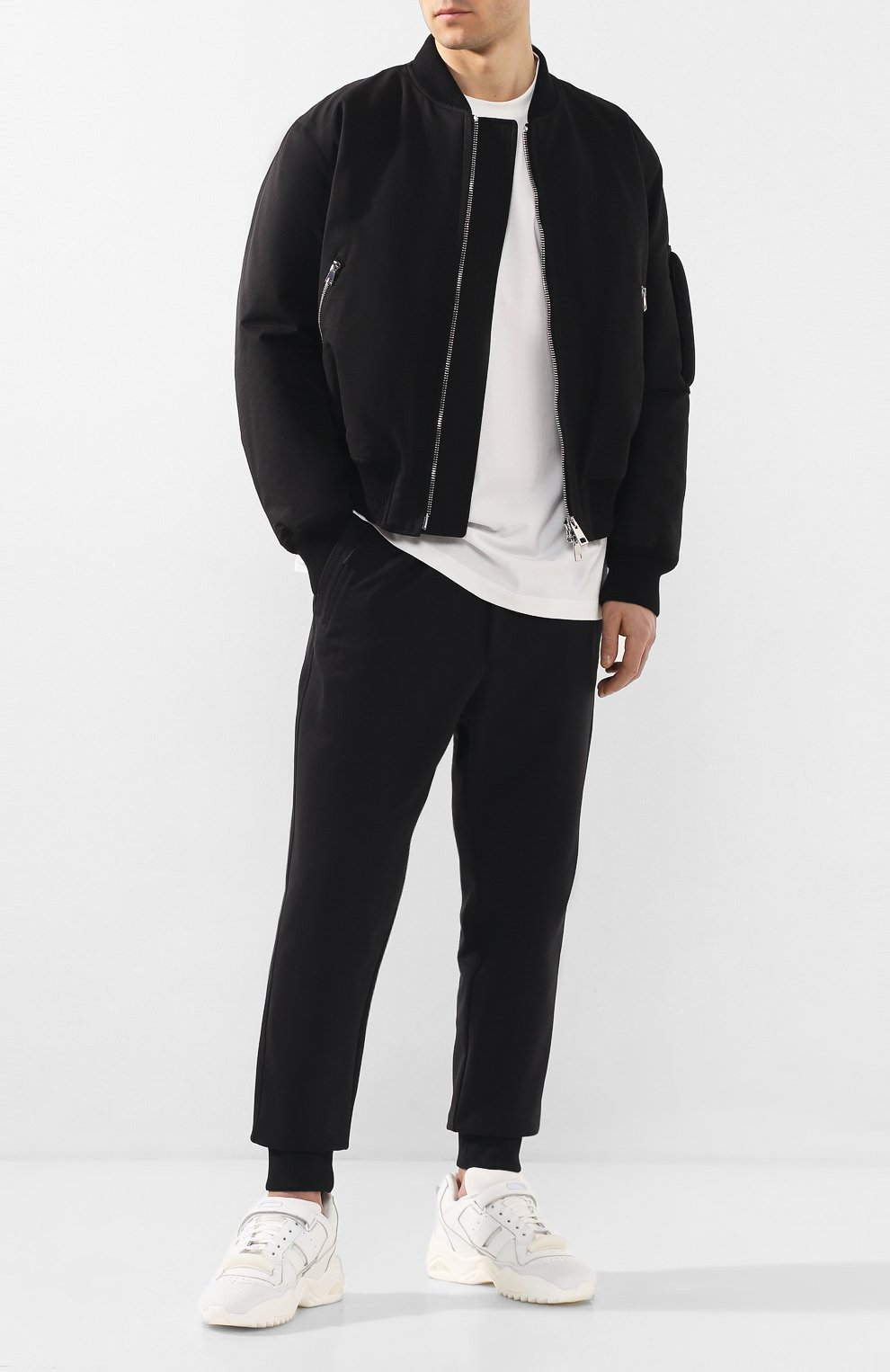 Мужские джоггеры Y-3 черного цвета, арт. FN3385/M | Фото 2 (Длина (брюки, джинсы): Стандартные; Кро сс-КТ: Спорт; Материал внешний: Синтетический материал; Силуэт М (брюки): Джоггеры)
