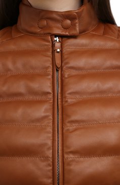 Женская кожаная куртка RALPH LAUREN коричневого цвета, арт. 290815551 | Фото 5 (Кросс-КТ: Куртка; Рукава: Длинные; Региональные ограничения белый список (Axapta Mercury): RU; Материал подклада: Синтетический материал; Материал внешний: Натуральная кожа; Женское Кросс-КТ: Замша и кожа; Длина (верхняя одежда): Короткие; Стили: Кэжуэл)