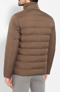 Мужская пуховая куртка wind storm LORO PIANA коричневого цвета, арт. FAI5658 | Фото 4 (Кросс-КТ: Куртка, Пуховик; Рукава: Длинные; Мужское Кросс-КТ: Пуховик-верхняя одежда, Куртка-пуховая, Верхняя одежда; Материал внешний: Синтетический материал; Региональные ограничения белый список (Axapta Mercury): RU; Материал сплава: Проставлено; Материал подклада: Синтетичес�кий материал; Драгоценные камни: Проставлено; Длина (верхняя одежда): Короткие; Материал утеплителя: Пух и перо)